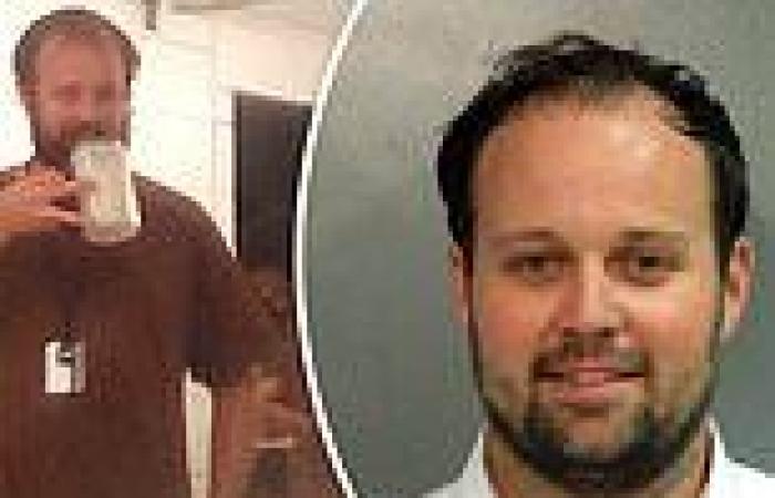 Tuesday 4 October 2022 11:24 PM Josh Duggar looks scruffy and unkempt in new photo from behind bars trends now