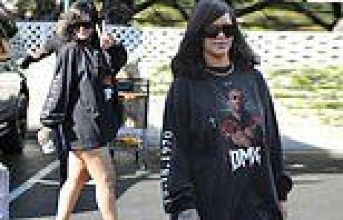 Wednesday 5 October 2022 07:39 AM Rihanna puts on leggy display in bulky black DMX sweater and tiny athletic ... trends now