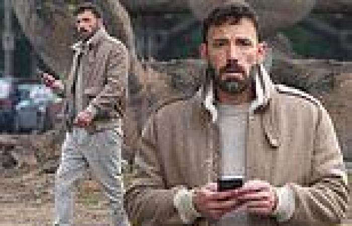 Thursday 6 October 2022 09:46 PM Ben Affleck is seen in a beige outfit in Santa Monica as he looks at his cell ... trends now