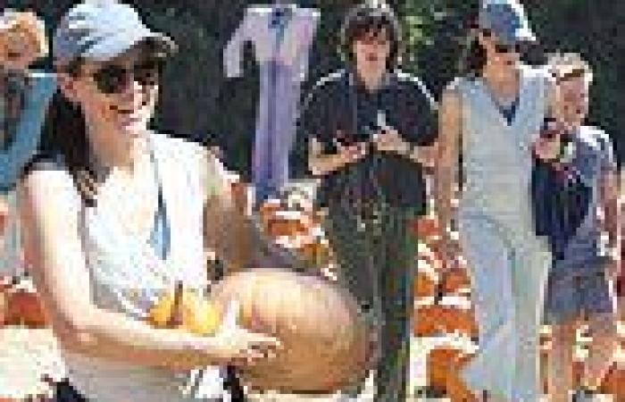 Thursday 6 October 2022 08:52 AM Jennifer Garner embraces the Halloween spirit as she visits a pumpkin patch ... trends now