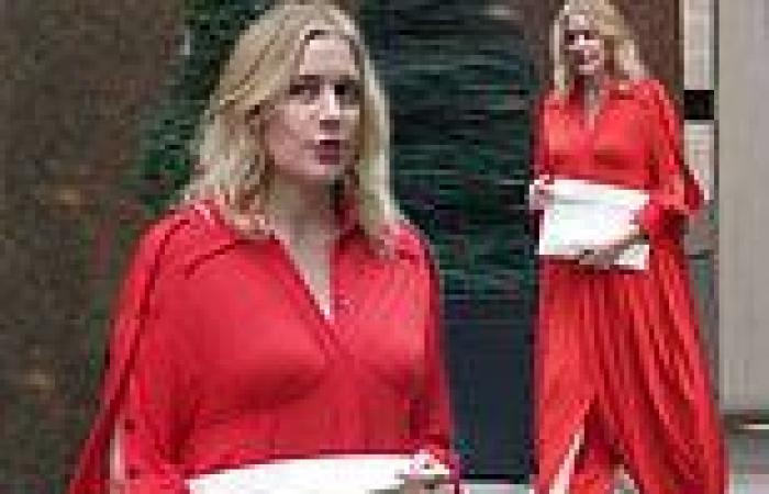 Friday 7 October 2022 09:55 PM Greta Gerwig looks effortlessly chic in a stylish floaty red dress trends now
