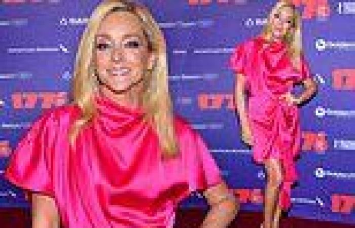 Friday 7 October 2022 02:52 AM Jane Krakowski looks leggy in hot pink mini-dress at the opening of Broadway ... trends now
