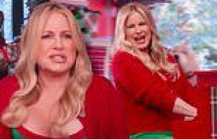 Tuesday 1 November 2022 07:52 PM Jennifer Coolidge celebrates the holidays in new commercial for Old Navy trends now