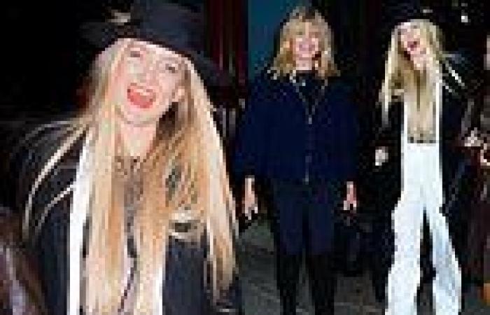 Thursday 10 November 2022 06:32 PM Kate Hudson appears in high spirits for dinner with mum Goldie Hawn trends now