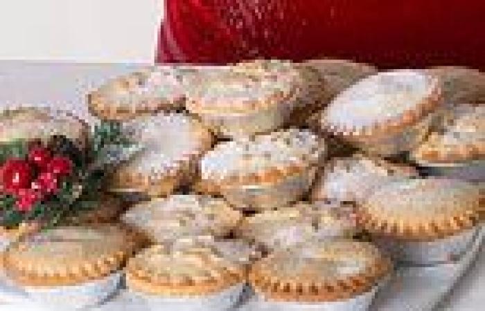 Thursday 10 November 2022 07:08 AM Man, 72, who 'breached Covid rules by serving mince pies and wine in lockdown' ... trends now