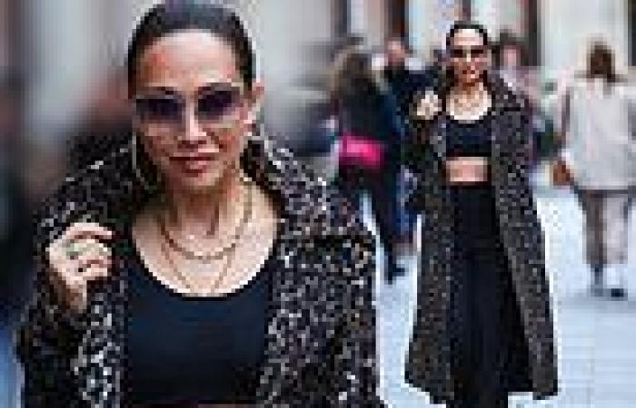 Saturday 19 November 2022 07:35 PM Myleene Klass gives a glimpse at her toned midriff in a crop top while stepping ... trends now