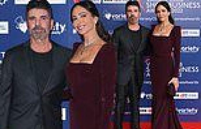 Monday 21 November 2022 07:26 PM Simon Cowell, 63, looks dapper in grey suit as he cosies up to Lauren ... trends now