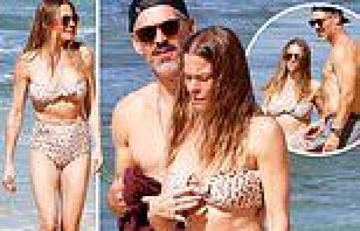 Monday 21 November 2022 11:38 PM LeAnn Rimes flaunts bikini body on Hawaiian beach stroll with shirtless husband ... trends now