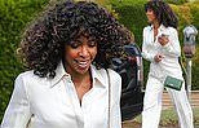 Monday 21 November 2022 11:20 PM Kelly Rowland exudes business chic in a white pant suit as she leaves a hair ... trends now