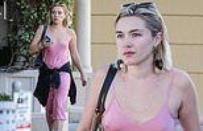 Wednesday 23 November 2022 09:32 AM Florence Pugh goes braless under VERY thin pink dress as she indulges in a spot ... trends now