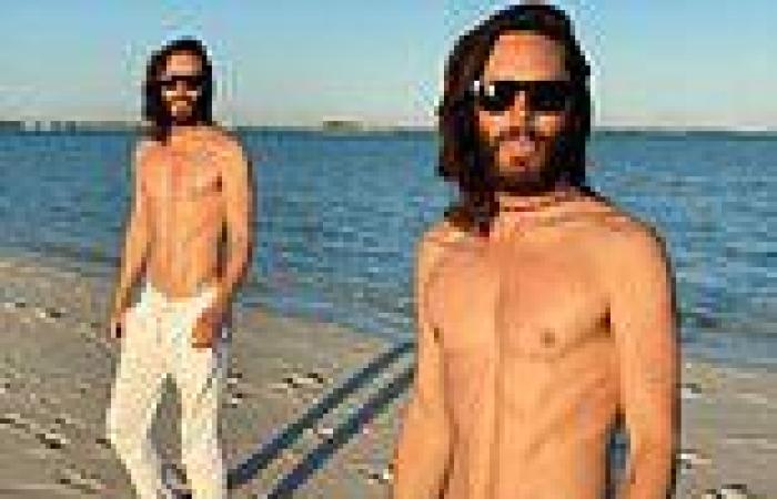 Wednesday 23 November 2022 11:56 PM Jared Leto, 50, shows off his washboard abs as he poses for sizzling shirtless ... trends now