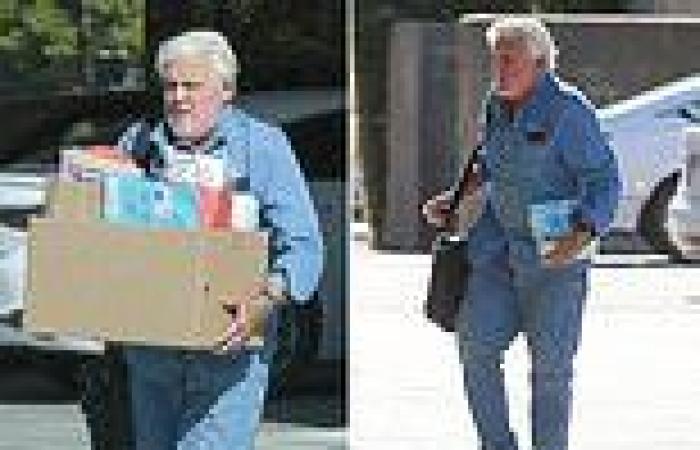 Thursday 24 November 2022 01:26 AM Jay Leno takes cookies to hospital to say thank you to staff after being ... trends now