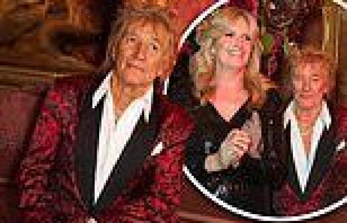 Friday 25 November 2022 01:26 AM Sir Rod Stewart dons a red leopard blazer as he and wife Penny Lancaster enjoy ... trends now