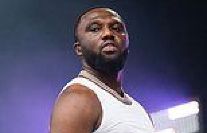 Saturday 26 November 2022 10:35 PM 'Terrifying' brawl erupts between rapper Headie One, 28, and a rival at Sony ... trends now