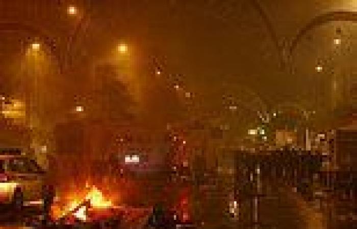 Sunday 27 November 2022 05:20 PM Rioters set blazes and pelt cars with bricks in Brussels after Belgium lose to ... trends now