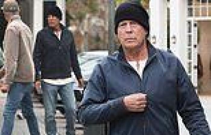 Bruce Willis keeps it casual as he grabs a drink with friends in Malibu trends now