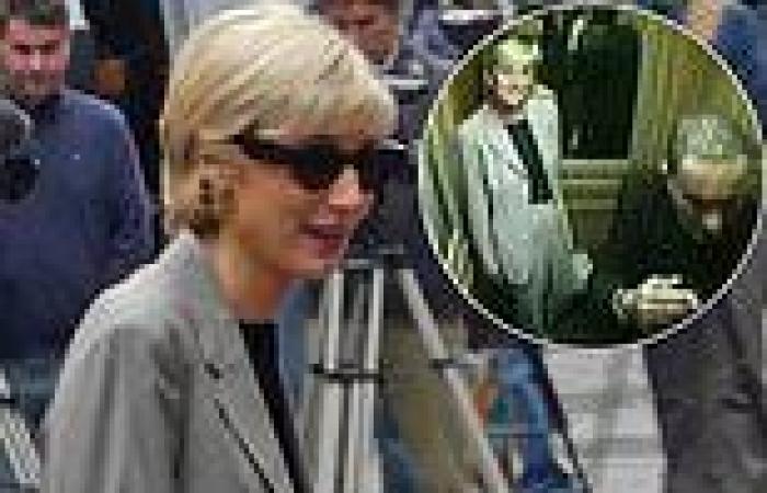 PICTURE EXCL: Elizabeth Debicki mirrors Princess Diana being swarmed by ... trends now