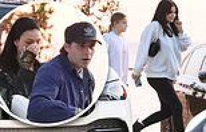 Selena Gomez and her new pals Brooklyn Beckham and Nicola Peltz enjoy dinner at ... trends now