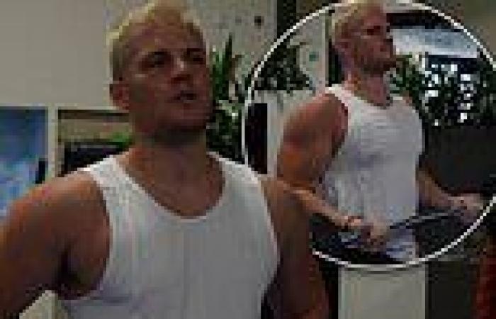 Shane Warne's son Jackson flaunts his bulging biceps at gym trends now