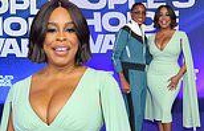 Niecy Nash hits the red carpet with wife Jessica Betts at the 2022 People's ... trends now