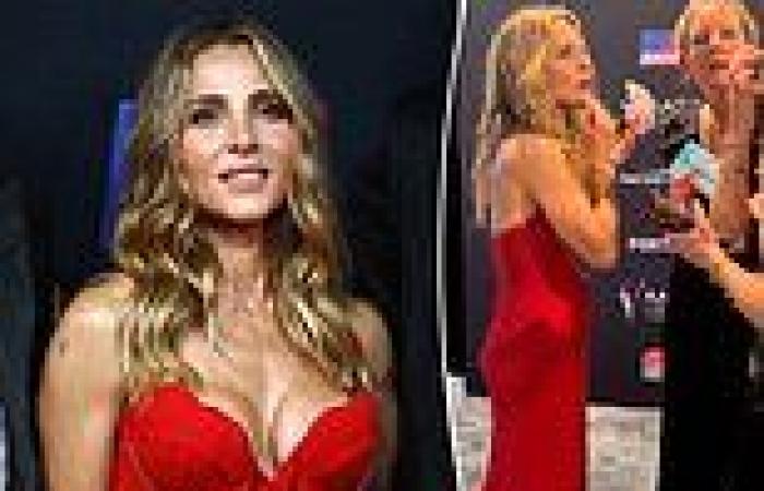 Elsa Pataky has a diva moment backstage at AACTA Awards trends now
