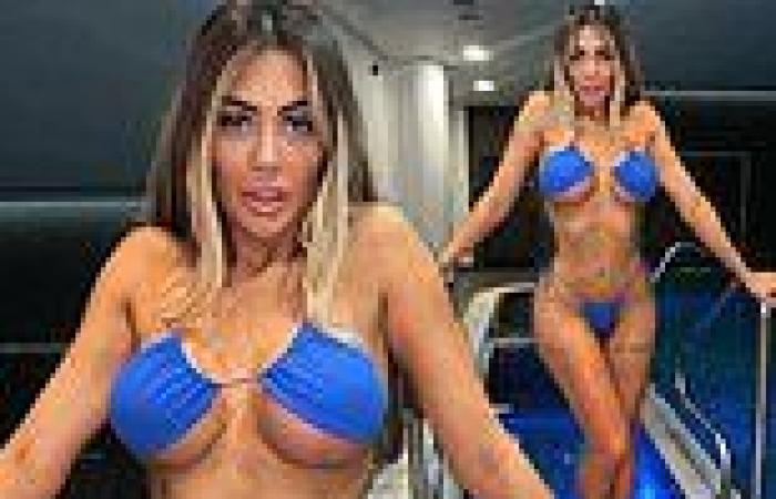 Chloe Ferry flashes her underboob in a racy blue bikini as she poses for ... trends now