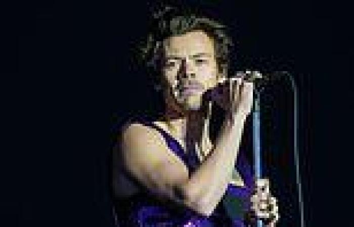 Harry Styles stage crew 'are hijacked by gangsters in Brazil' trends now