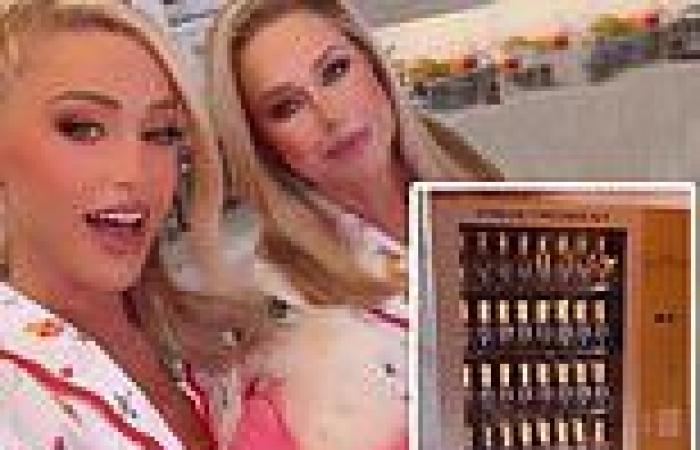 Paris Hilton shows off mother Kathy Hilton's holiday decorations including ... trends now