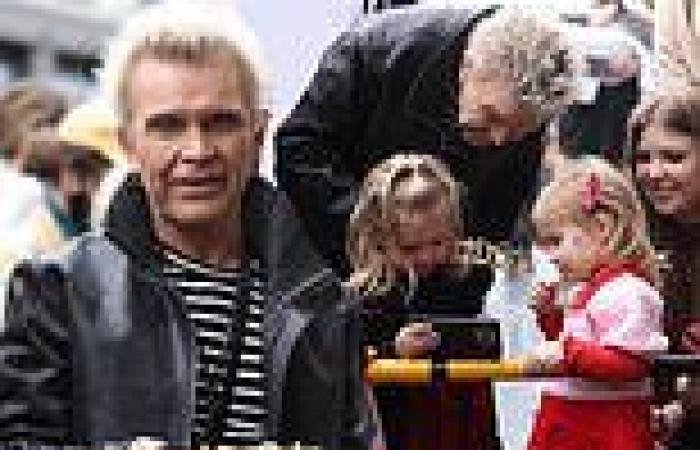 Billy Idol stops by Hollywood Walk of Fame with family ahead of his official ... trends now