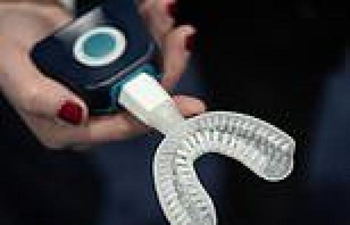 Mouthguard-shaped devices that brushes teeth in 10 SECONDS shown at CES trends now