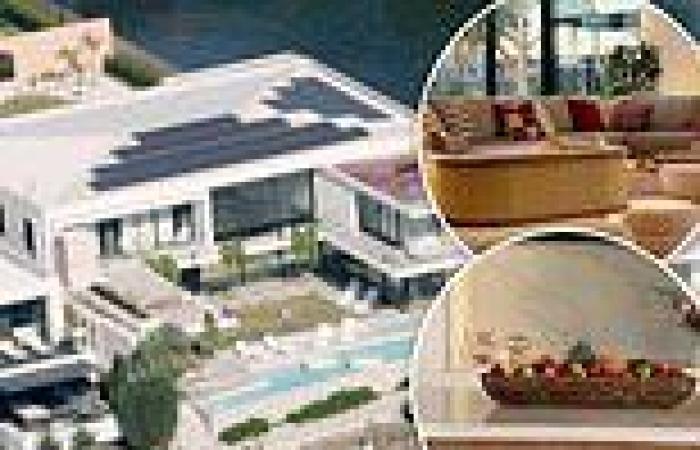 Osher Günsberg gives fans a look inside the new Bachelor mansion on the Gold ... trends now