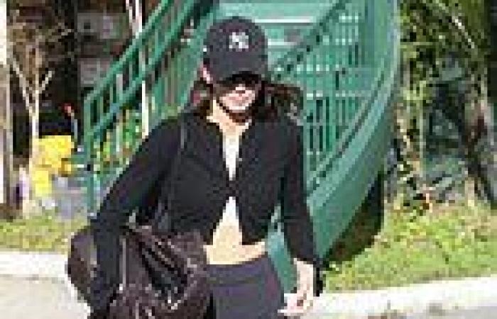 Kendall Jenner flashes her washboard abs in tiny crop-top trends now
