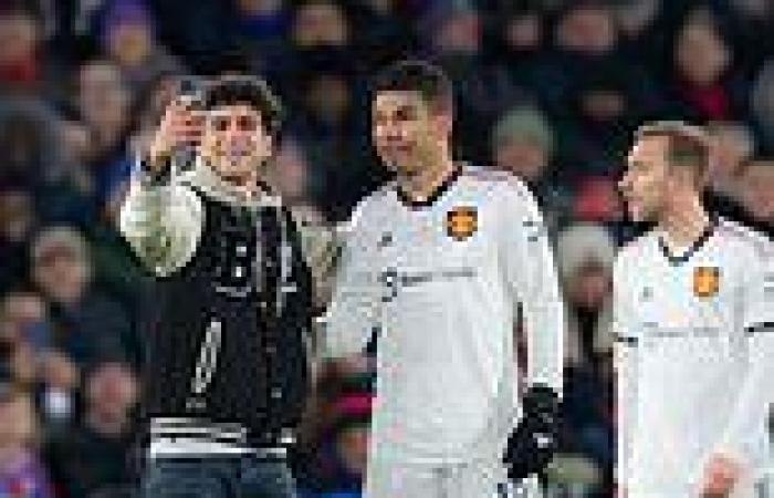 sport news A fan runs onto the pitch to take a selfie with Manchester United star Casemiro  trends now