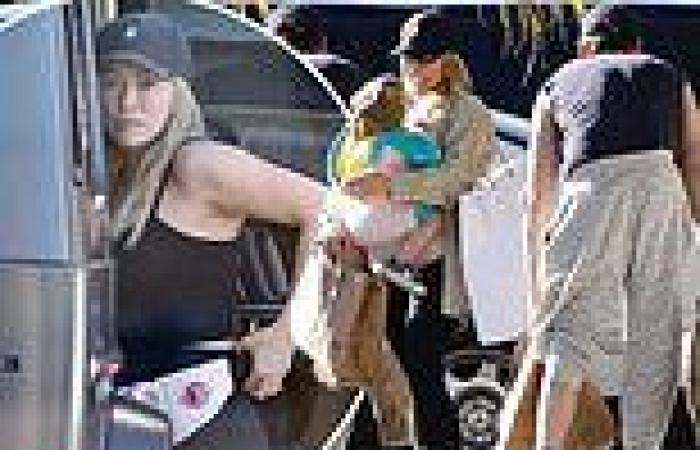 Hilary Duff shows off toned arms in a sporty outfit while out grocery shopping ... trends now