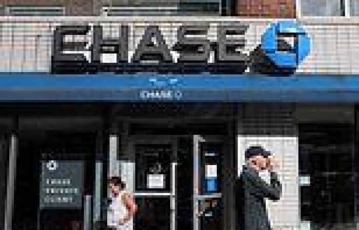 Chase shuts NYC ATMs at 5pm due to crime and vagrancy trends now