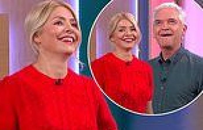 Holly Willoughby giggles over 'trim your bush' segment on This Morning trends now