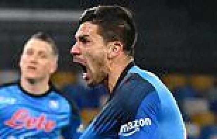 sport news Napoli 2-1 Roma: Giovanni Simeone's late strike sends Luciano Spalletti's side ... trends now