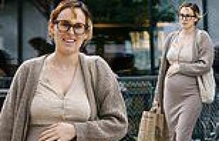 Rumer Willis bundles up her baby bump in a cozy beige ensemble for a trip to ... trends now