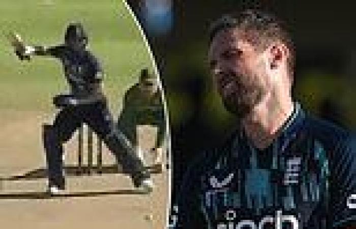 sport news The astonishing moment Moeen Ali attempts a ONE-HANDED switch hit - but misses trends now