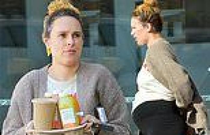 Rumer Willis flashes her growing baby bump in black leggings as she picks up ... trends now