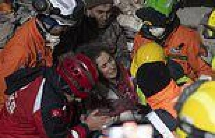 Turkish mother, 33, breaks down in tears as British rescuers pull her and her ... trends now