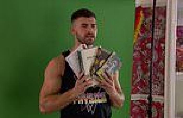 Hollyoaks' Romeo delivers his VERY hunky take on World Book Day trends now