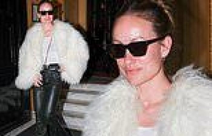 Olivia Wilde looks chic in Paris amid rumors she and Jason Sudeikis are in ... trends now