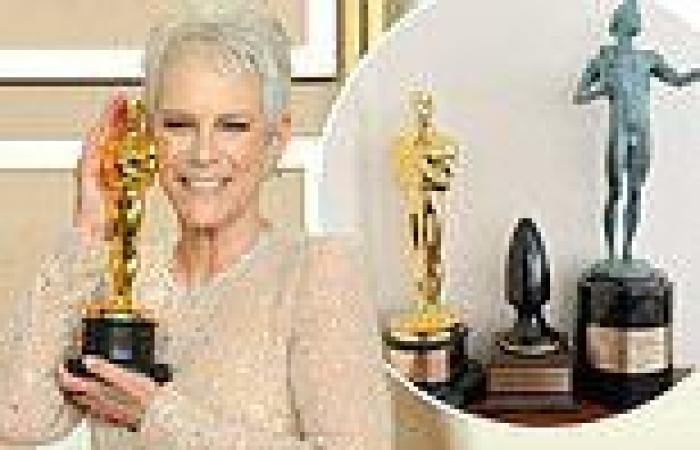 Jamie Lee Curtis leaves fans in hysterics as she places her Oscar next to a ... trends now