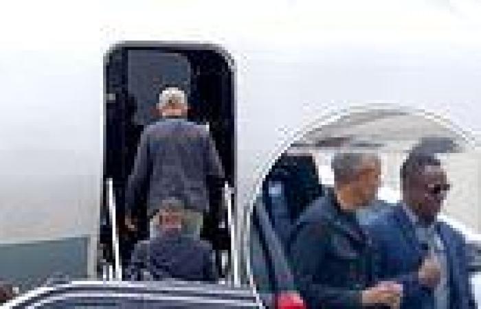 Barack Obama Seen Jetting Off From LA on Ashton Kutcher's Private Jet trends now