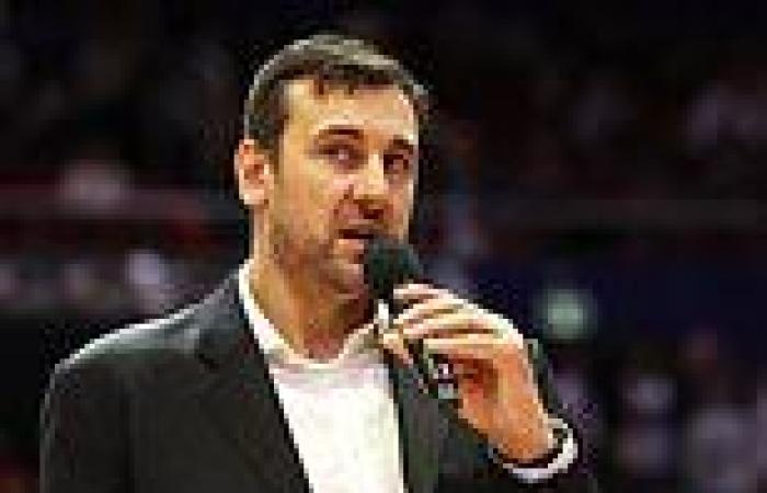 sport news Andrew Bogut reignites his war of words with Andrew Gaze and The Front Bar's ... trends now
