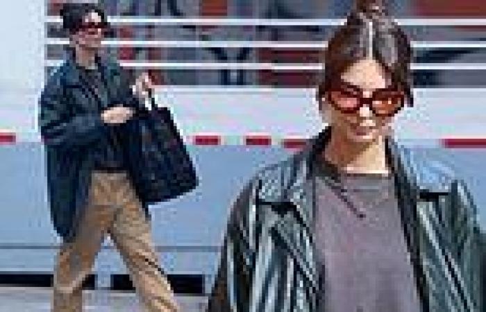 Emily Ratajkowski puts on a stylish display in an oversized leather jacket and ... trends now