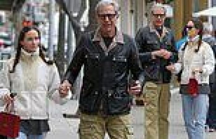 Jeff Goldblum, 70, steps out in Beverly Hills with his wife Emilie Livingston, ... trends now