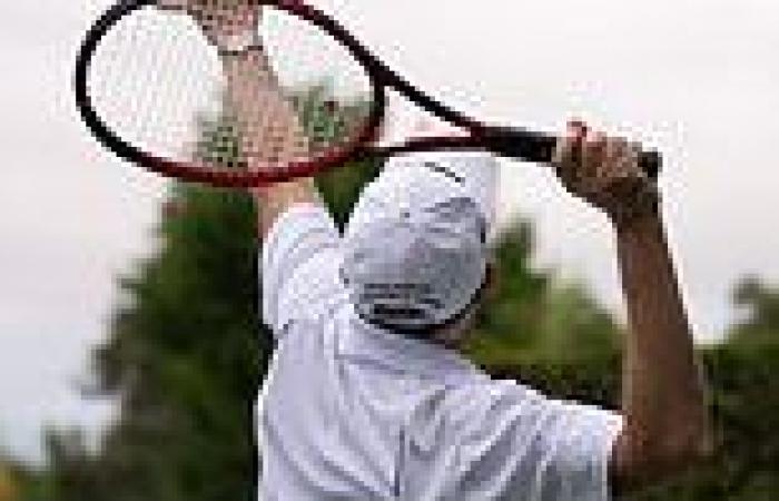 Twitter turns on Anthony Albanese over a photo of PM playing tennis trends now