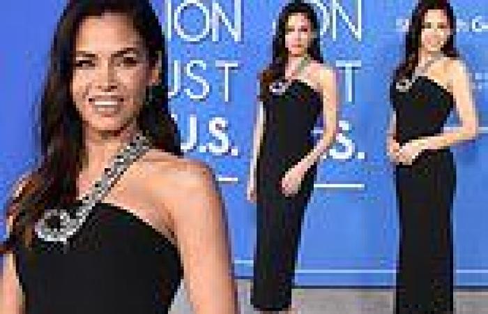 Jenna Dewan jazzes up an strapless black gown with a tentacle strap at the ... trends now